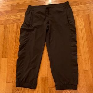 Athleta light weight cropped active pants size 10